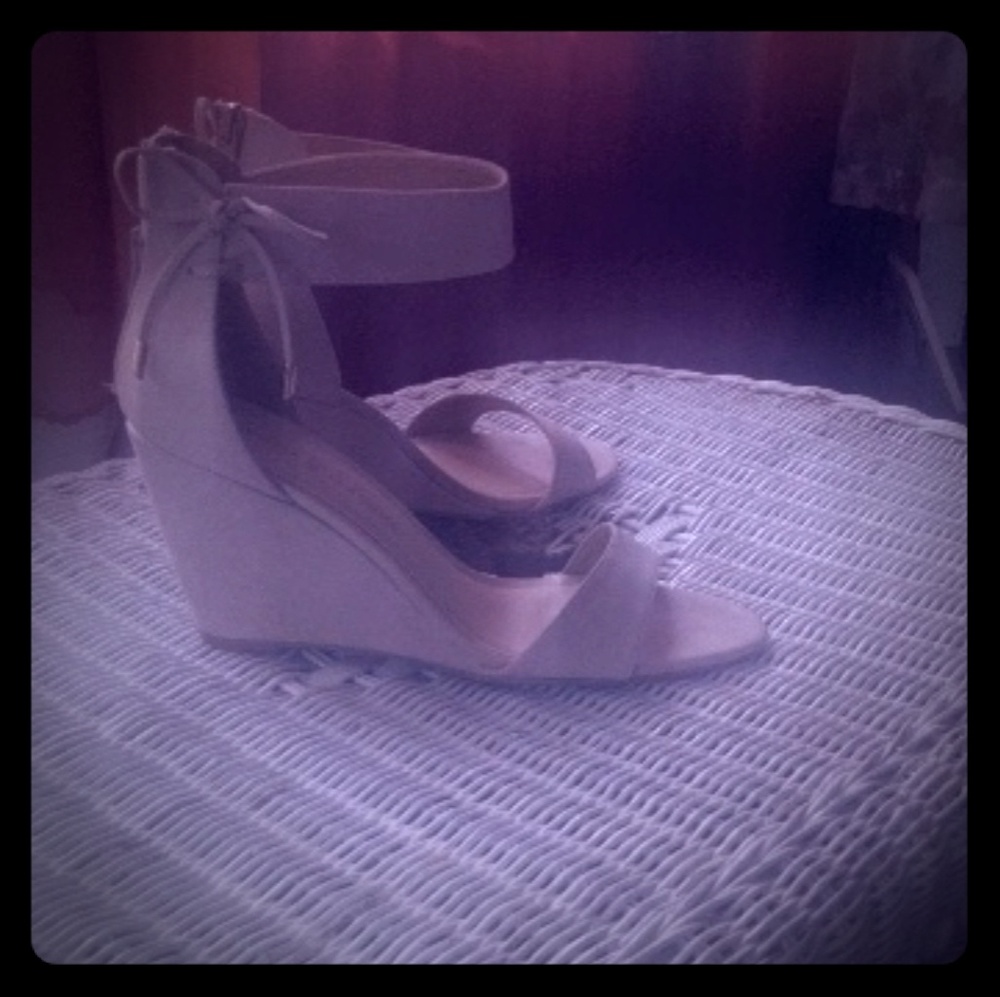 Chinese laundry wedges